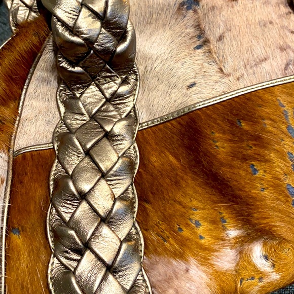 Real fur mid size distressed purse. - Picture 6 of 8